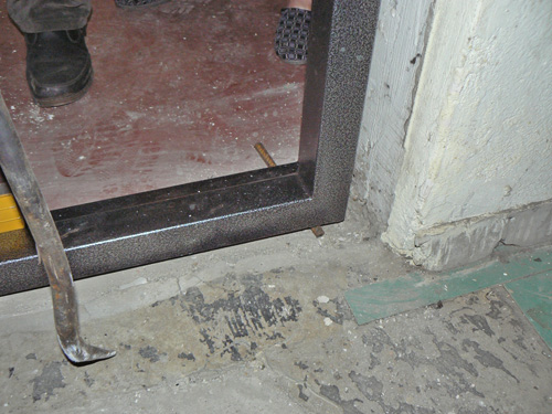 демонтаж металлической двери