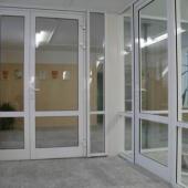 Алюминиевые двери со стеклопакетами внутренние