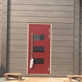 Узкие алюминиевые двери наружные