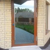 Входная дверь со стеклом в Гродно