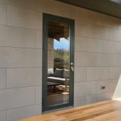 Входная дверь со стеклом