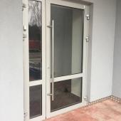 Двухстворчатая алюминиевая дверь