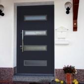 Алюминиевая дверь в дом