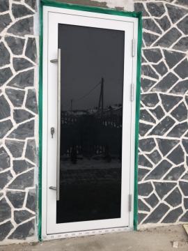Входная дверь со стеклом